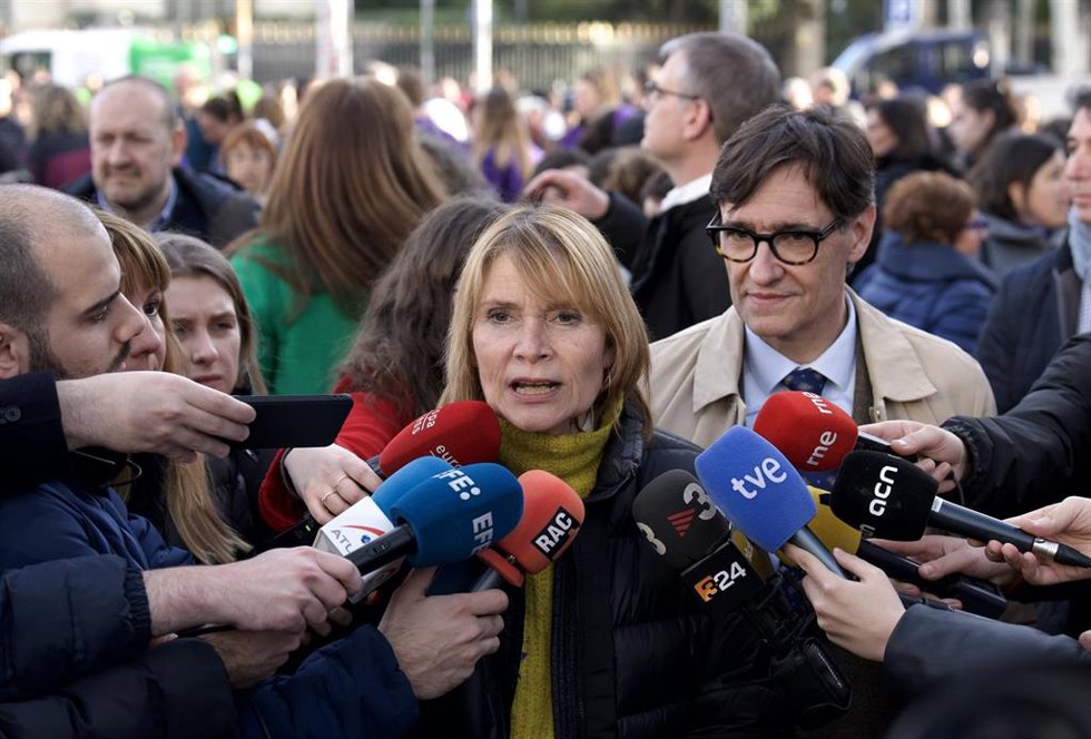 La presidenta de la Diputación de Barcelona, Llusa Moret, realiza unas declaraciones a la prensa, antes la manifestación del 8M en Barcelona.