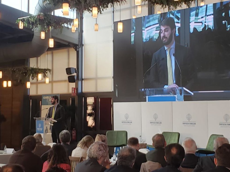 El vicepresidente de la Junta de Castilla y León, Juan García-Gallardo, durante su intervención en Segovia en la clausura de la Asamblea General de Socios de Empresa Familiar de Castilla y León