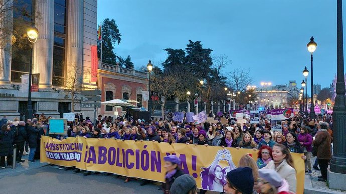 Arranca la marcha del Movimiento Feminista de Madrid por el 8M al grito de "el feminismo es abolicionista"