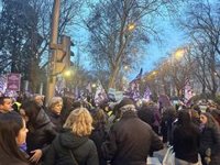 Arranca la marcha de Comisión 8M con el #SeAcabó, al grito de "Aquí están las feministas" y con banderas palestinas