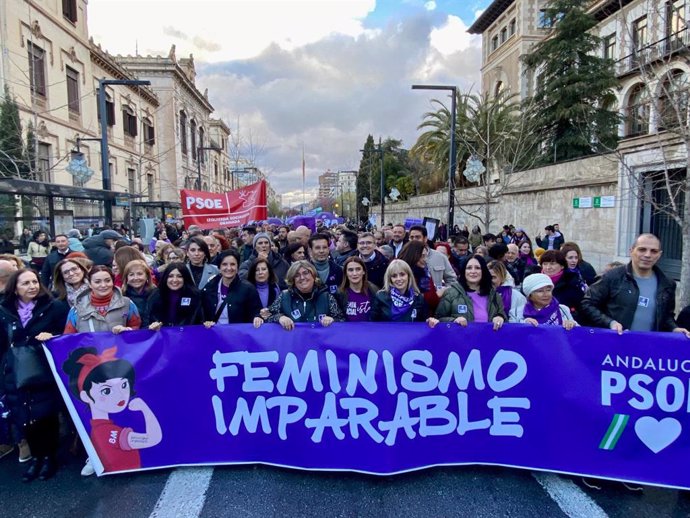 Manifestación por el 8M en Granada.