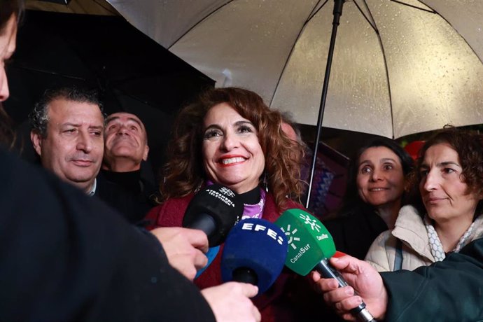 La vicepresidenta del Gobierno y ministra de Hacienda, María Jesús Montero, en la manifestación del 8M en Sevilla capital.