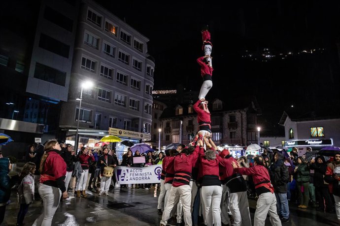 Unas 400 personas participan en la manifestación convocada por Acció Feminista Andorra por el Día Internacional de la Mujer, desde la plaza Coprínceps de Escaldes-Engordany (Andorra), a 8 de marzo de 2024, en Andorra. El lema utilizado ha sido  '!Que no t