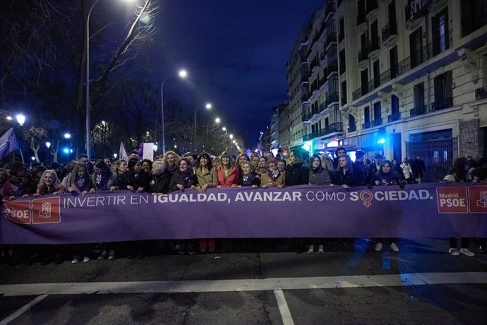 Ministras del PSOE en la marcha de la Comisión 8M en Madrid