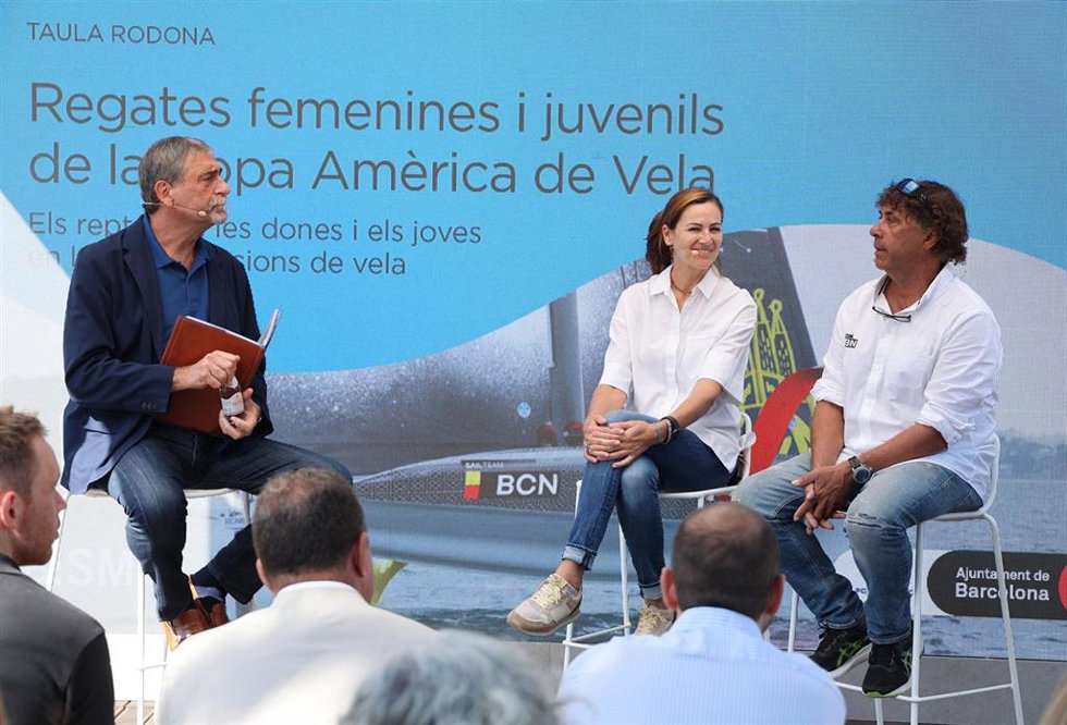 Guillermo Altadill (dcha.), durante una rueda de prensa de la 37 Copa América de vela.