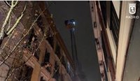 Desalojado sin heridos un edificio cerca de Plaza de España por el incendio de unos trasteros en la cubierta