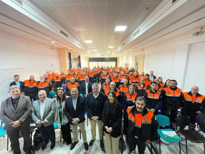 Foto de familia en las Jornadas Provinciales de Agrupaciones de Voluntariado de Porección Civil de Sevilla.