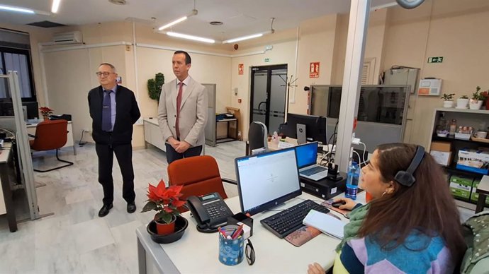 El subdelegado del Gobierno en Almería, José María Martín, reunido con el director del SEPE en Almería, José Carlos Lara.