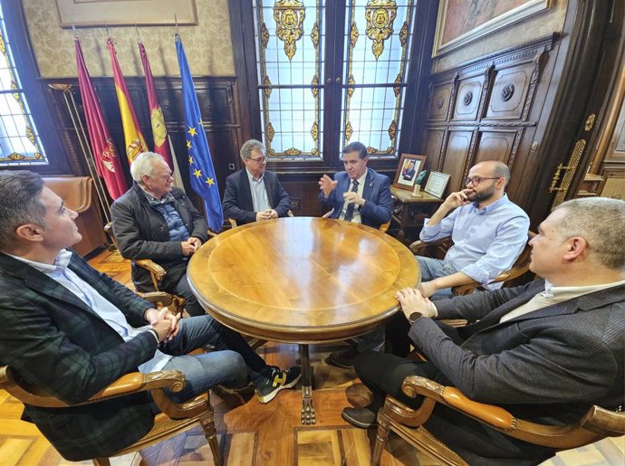 Encuentro de la Diputación con representantes de FEMP Castilla-La Mancha para conocer Sedipualba.