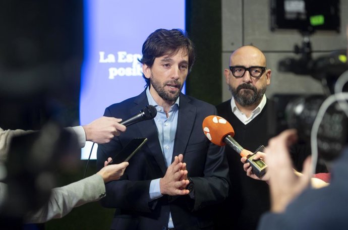 Archivo - El diputado al Parlamento Europeo por el partido Renew Europe Adrián Vázquez ofrece declaraciones a los medios a su llegada al debate 'La España posible: Estado de Derecho y reformas: pilares fundamentales para seguir construyendo', en el Espa