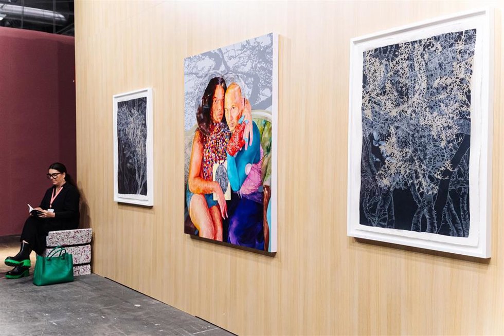 Una mujer junto a las obras expuestas el día de la inauguración de ARCO Madrid 2024, en Feria de Madrid IFEMA, a 6 de marzo de 2024, en Madrid (España).