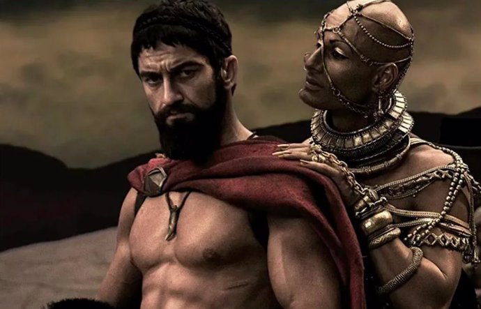 Zack Snyder: "300 es una de las películas más gay y si hacemos una serie, aún más"