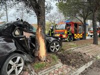 Herido grave un conductor al chocar violentamente contra un árbol en Tres Cantos