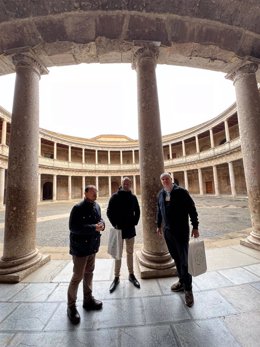 El delegado de Turismo de la Junta en Granada, Fernando Egea, acompaña al CEO de Transavia en una visita a Granada.