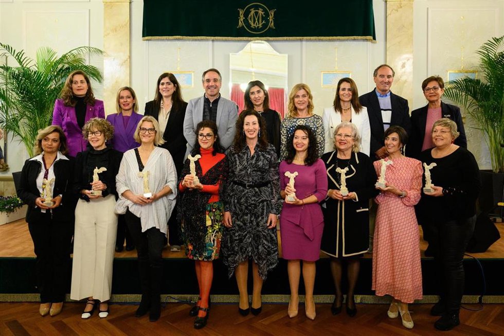 Foto de familia de los premios del Ayuntamiento de Almería con motivo del Día Internacional de la Mujer.