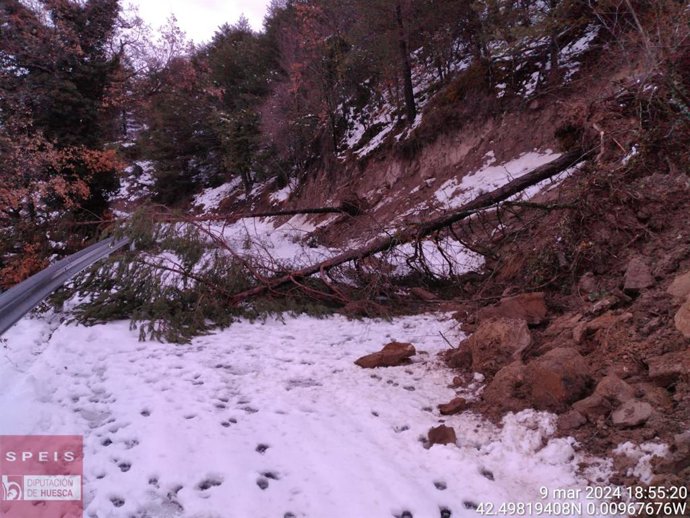 Zona de acceso afectada por el desprendimiento.