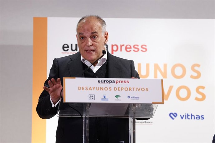 Archivo - Javier Tebas durante en el 'Desayuno Deportivo' de Europa Press sobre la piratería en eventos deportivos