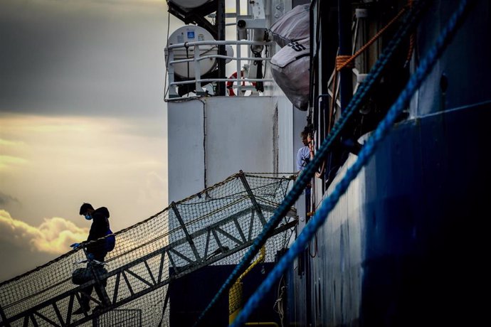 Archivo - Imagen de archivo de un desembarco del barco 'Geo Barents' de MSF 