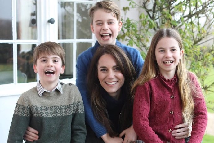 Kate Middleton, princesa de Gales, con sus hijos