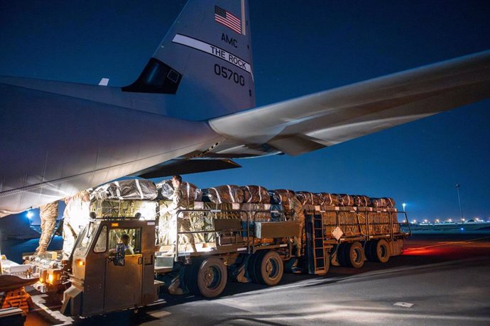 Imagen de preparativos de ayuda humanitaria aérea a Gaza 