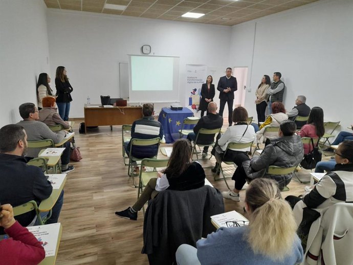 La Diputación de Almería forma en redes sociales a empresarios del Almanzora.