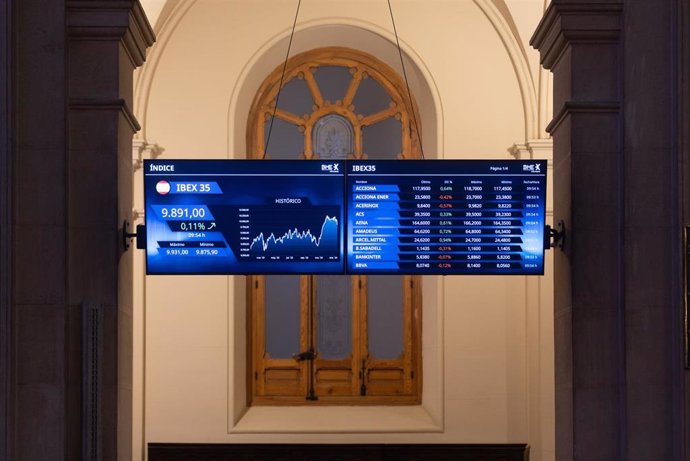 Archivo - Un panel del Ibex 35, en el Palacio de la Bolsa, a 19 de enero de 2024, en Madrid (España). 