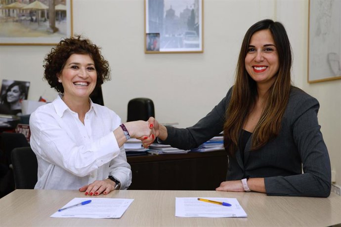 Las concejalas Maria Teresa Martínez y Blanca Jiménez reafirman el "compromiso" del Ayuntamiento de Valladolid con la celebración de eventos deportivos en la ciudad.