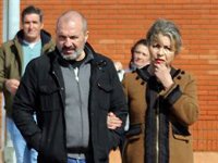 La madre de Antonio Tejado hace un llamamiento a la prensa: "Vamos a respetar, por favor"