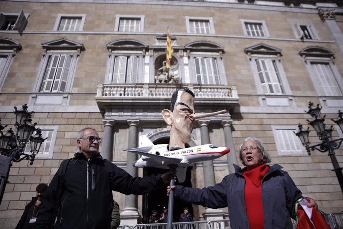 Un momento de la concentración ante la Generalitat