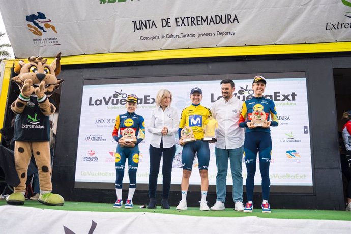 Ganadoras de la II Vuelta Ciclista a Extremadura Femenina recogen sus premios en Zafra (Badajoz)