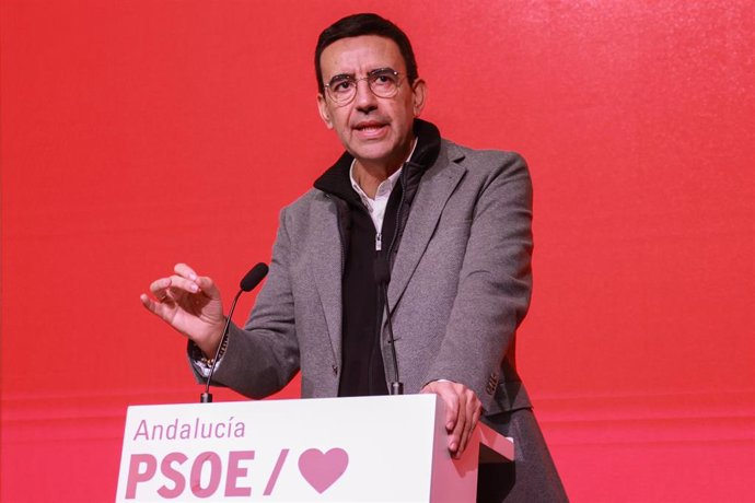 Archivo - El parlamentario autonómico del PSOE-A Mario Jiménez, en una rueda de prensa. (Foto de archivo).