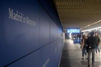 Comunidad homenajea a víctimas del 11M con un haz de luz en el cielo y un nuevo espacio en Atocha y llama a no olvidar