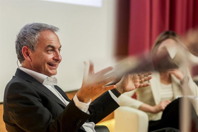 El expresidente del Gobierno José Luis Rodríguez Zapatero, interviene durante la clausura de la jornada 'El futuro de CRTVE garantía de Democracia', en la Escuela Julián Besteiro, a 5 de marzo de 2024, en Madrid (España).