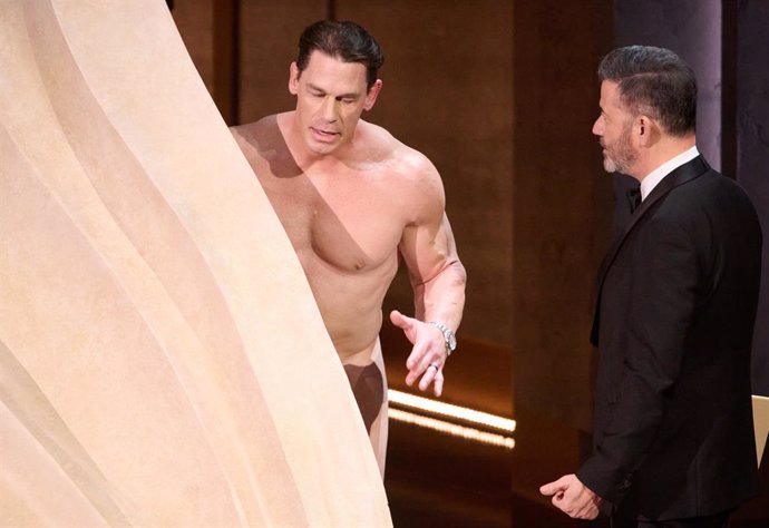 El desnudo integral de John Cena en los Oscar 2024