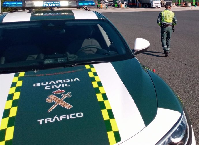 Archivo - Arxiu - Foto d'arxiu d'una patrulla de trfic de la Gurdia Civil