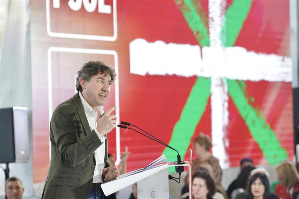 El candidato del PSE-EE a lehendakari, Eneko Andueza, en un acto en Bilbao