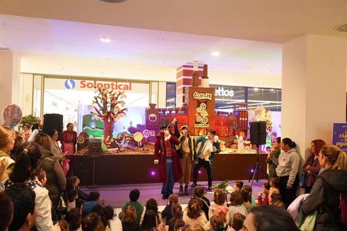 Más de 50.000 personas pasan por la Fábrica de Chocolate del centro comercial Los Arcos (Sevilla).