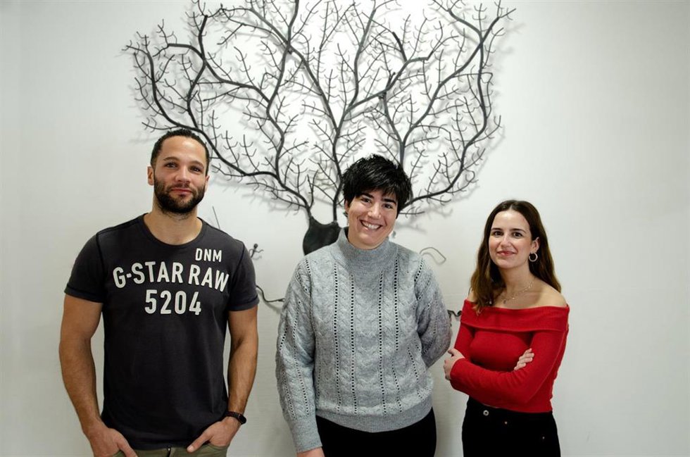 Los investigadores Francisco Javier Rodríguez Baena, Alerie Guzmán de la Fuente y Sonia Cabeza Fernández.