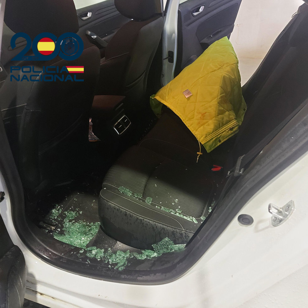 Coche con la ventanilla fracturada