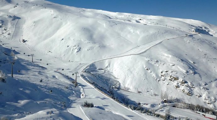 Pista Loma Dílar en su conexión con El Río este lunes.