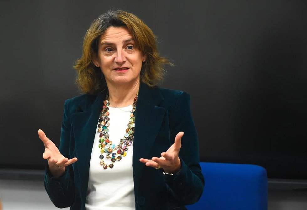 La vicepresidenta tercera del Gobierno y ministra para la Transición Ecológica y el Reto Demográfico, Teresa Ribera (c), durante un encuentro con estudiantes. A 11 de marzo de 2024, en Málaga (Andalucía, España). La vicepresidenta tercera del Gobierno y