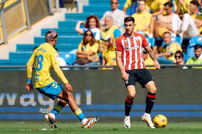 Yuri Berchiche durante el partido entre la UD Las Palmas y el Athletic Club de LaLiga EA Sports 23-24