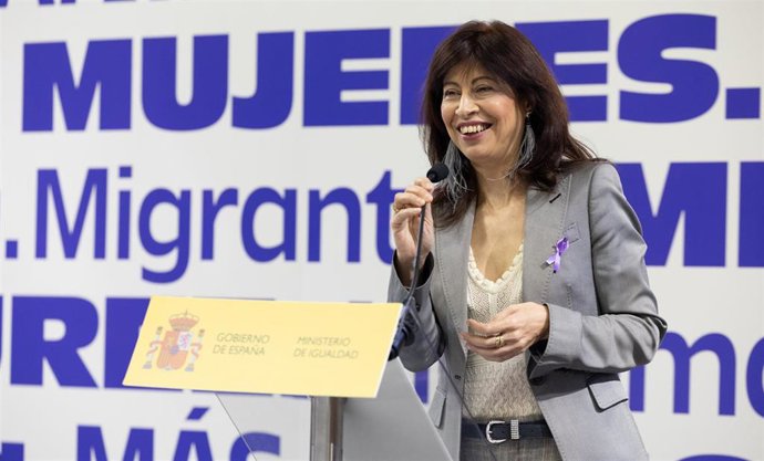 La ministra de igualdad, Ana Redondo, presenta en rueda de prensa la campaña institucional con motivo del 8M, en la sede del Ministerio, a 6 de marzo de 2024, en Madrid (España). 