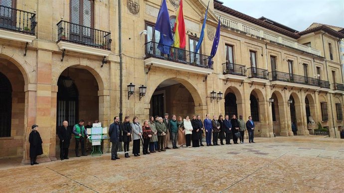 Minuto de silencio en Oviedo en recuerdo a las víctimas del 11M