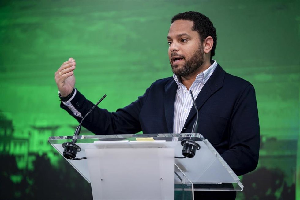 El secretario general de Vox, Ignacio Garriga, durante una rueda de prensa posterior a la reunión del Comité de Acción Política de VOX, en la sede del partido, a 4 de marzo de 2024, en Madrid (España).