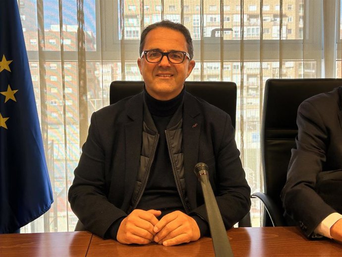 El presidente de la Federación Española de Enfermedades Raras (FEDER), Juan Carrión, compare ante la Comisión de Sanidad y Política Social