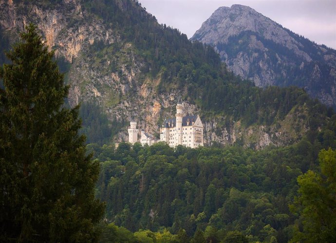 Archivo - El castillo de Neuschwanstein, en Hohenschwangau, Alemania (archivo)