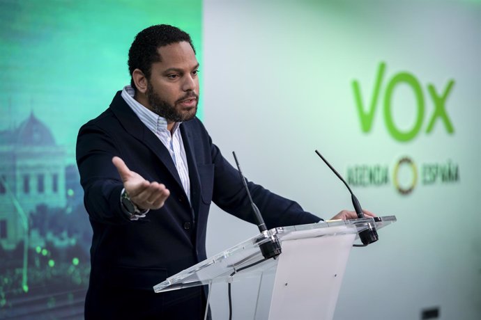 El secretario general de Vox, Ignacio Garriga, durante una rueda de prensa en la sede del partido.