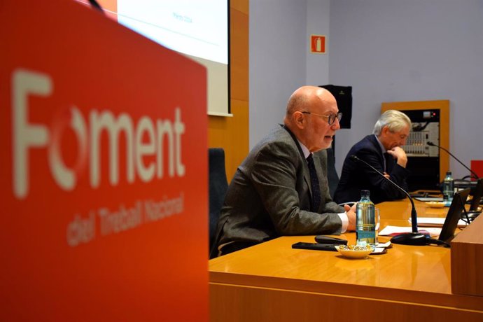 El director de Estudios y Economía de la patronal, Salvador Guillermo, en rueda de prensa este lunes junto al presidente de la Comisión de Economía y Fiscalidad de Foment del Treball, Valentí Pich