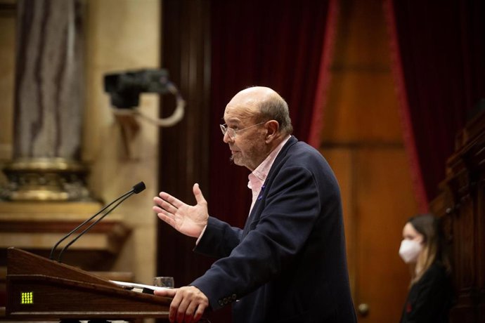 Archivo - El diputado Joan Carles Gallego interviene durante un pleno sobre la totalidad de los Presupuestos, en el Parlament, a 22 de noviembre de 2021, en Barcelona, Cataluña (España). Durante su comparecencia, Giró ha celebrado el desbloqueo de los P